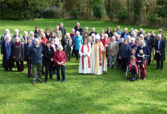 Parishoners meet Bishop Sarah (Group)